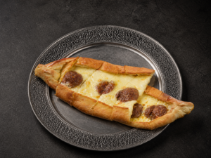 Sucuklu Kaşarlı Pide